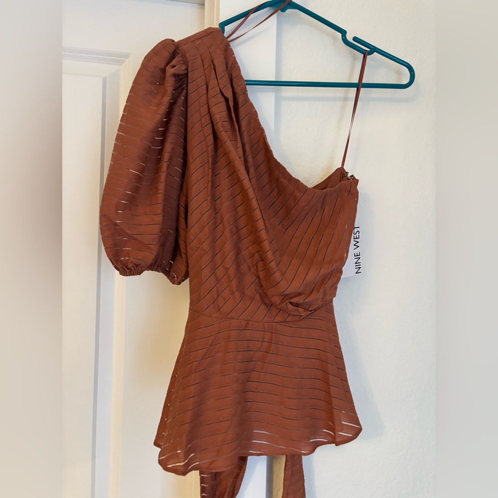 Nine West One-Shoulder Top